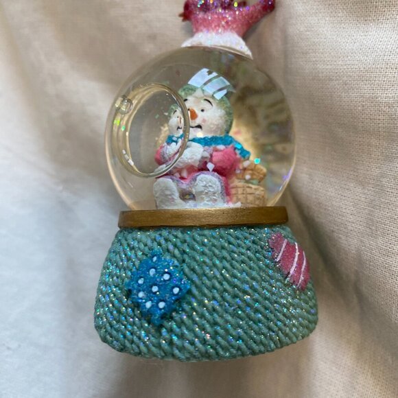 Winter Christmas Snow Man Snow Globe - Picture 6 of 11